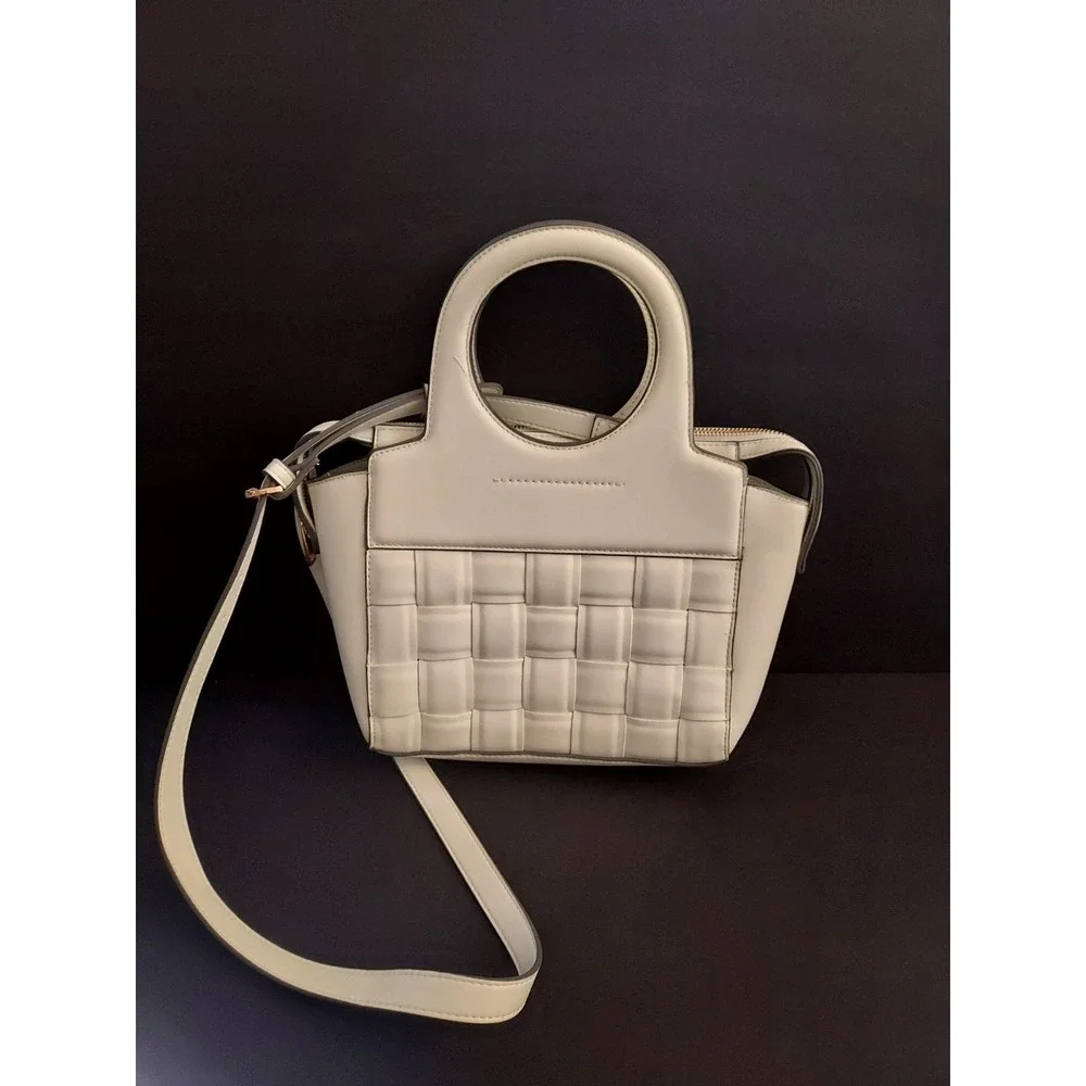 Fresh Spring Crossbody Handbag Color is‎ a very light green basket weave front